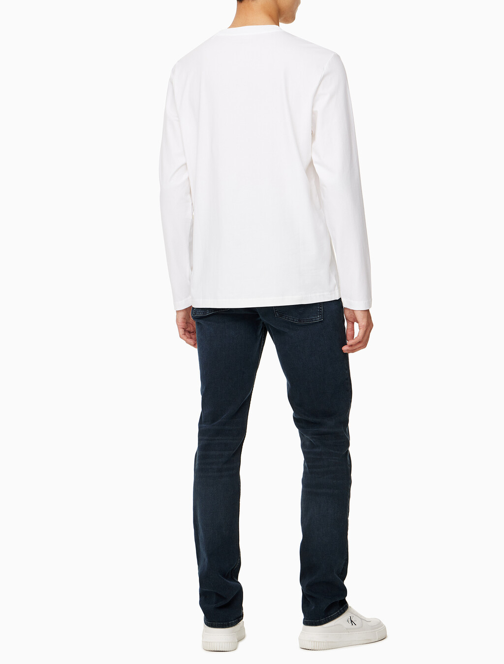 Buy 남성 릴렉스핏 인스티튜셔널 로고 긴팔 티셔츠 in color BRIGHT WHITE