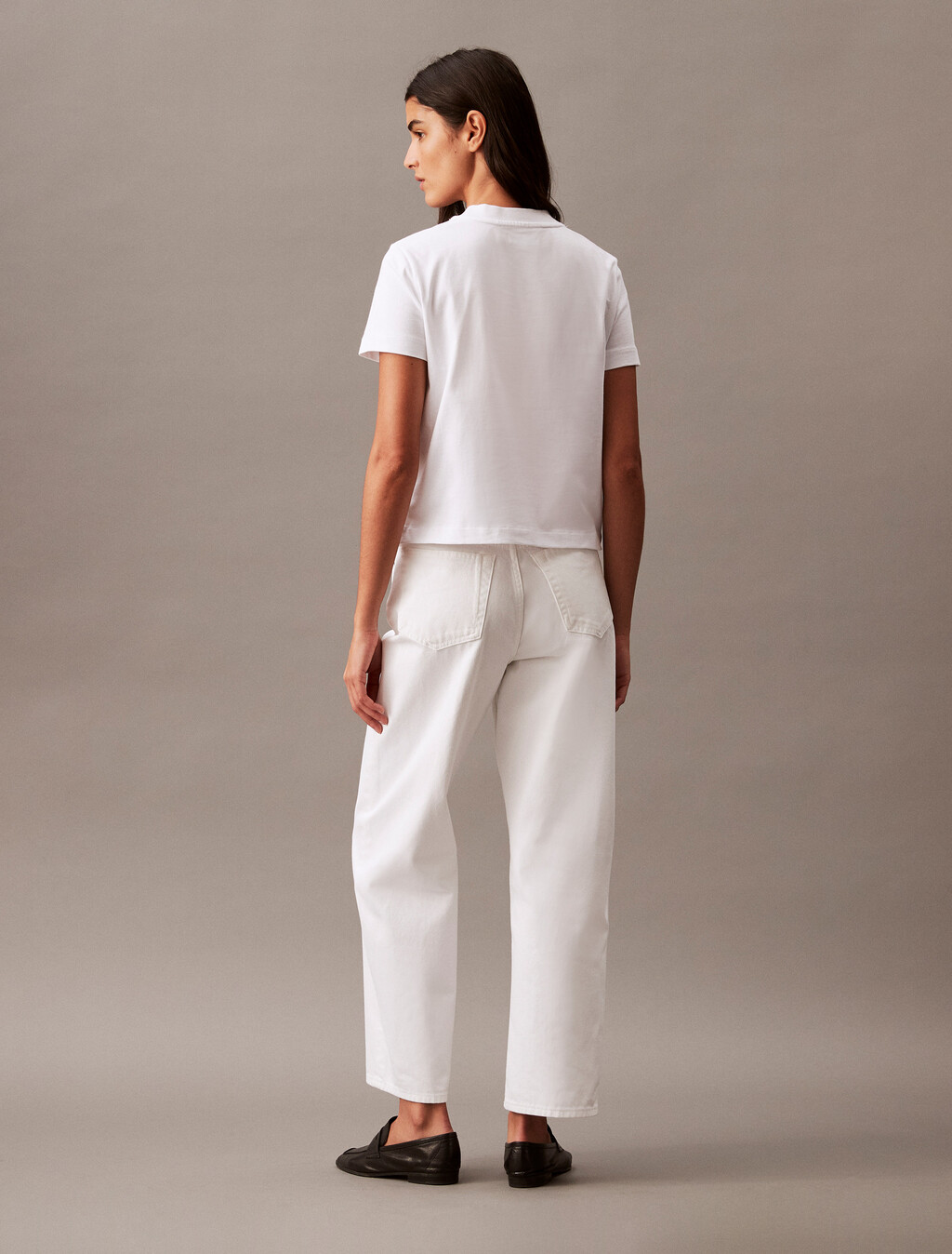 Buy 여성 릴렉스핏 아카이브 로고 크루넥 반팔 티셔츠 in color BRILLIANT WHITE