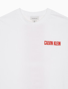 Buy 남성 릴렉스핏 버티컬 로고 반팔 티셔츠 in color BRILLIANT WHITE