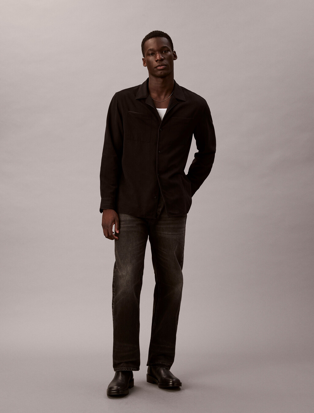 Buy 남성 90S 스트레이트핏 클라인 블랙 데님 in color Washed black