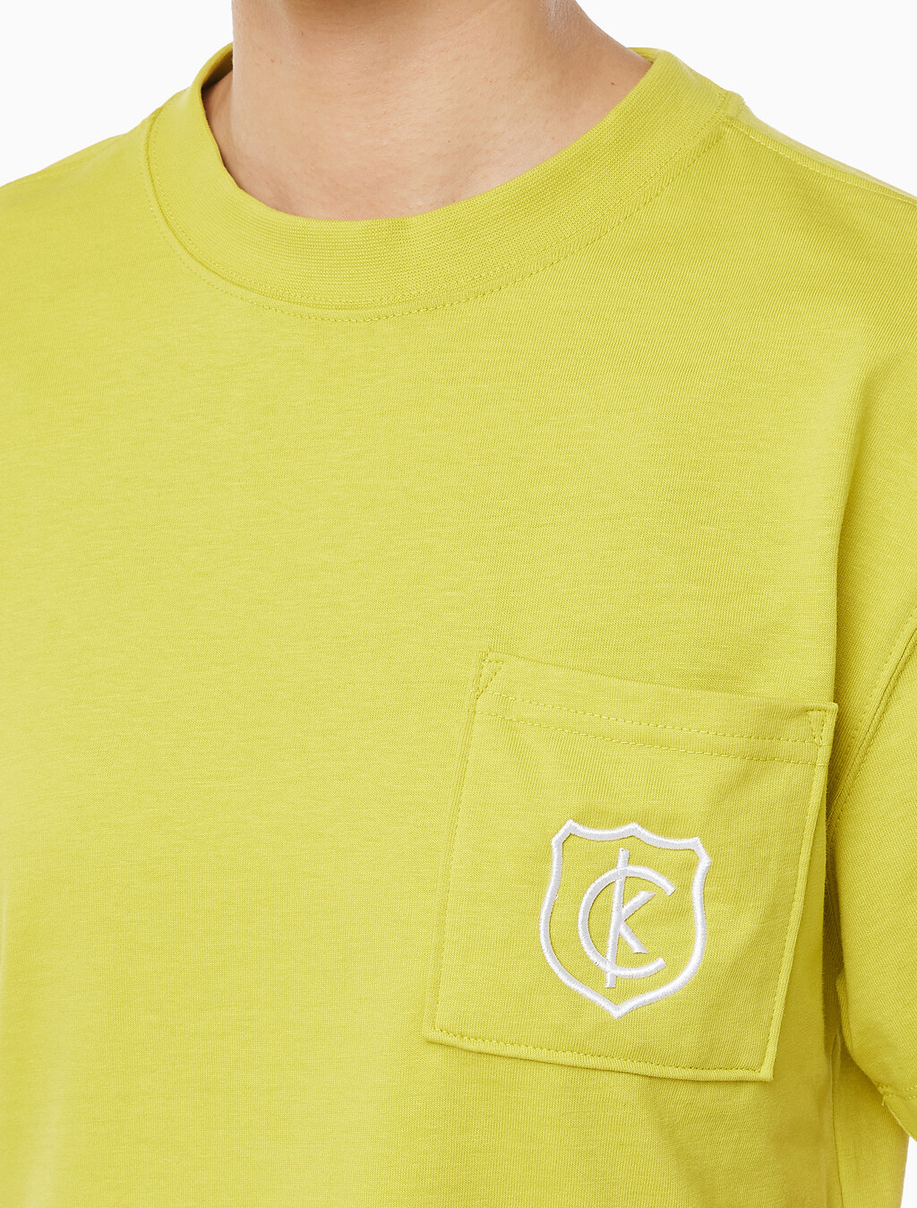 Buy 여성 박시 CK 크레스트 크롭 포켓 반팔 티셔츠 in color WARM OLIVE