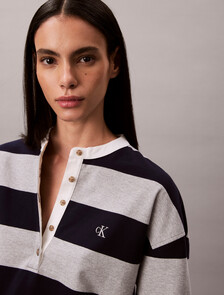 Buy 여성 바시티 스트라이프 헨리 탑 in color BARITONE BLUE