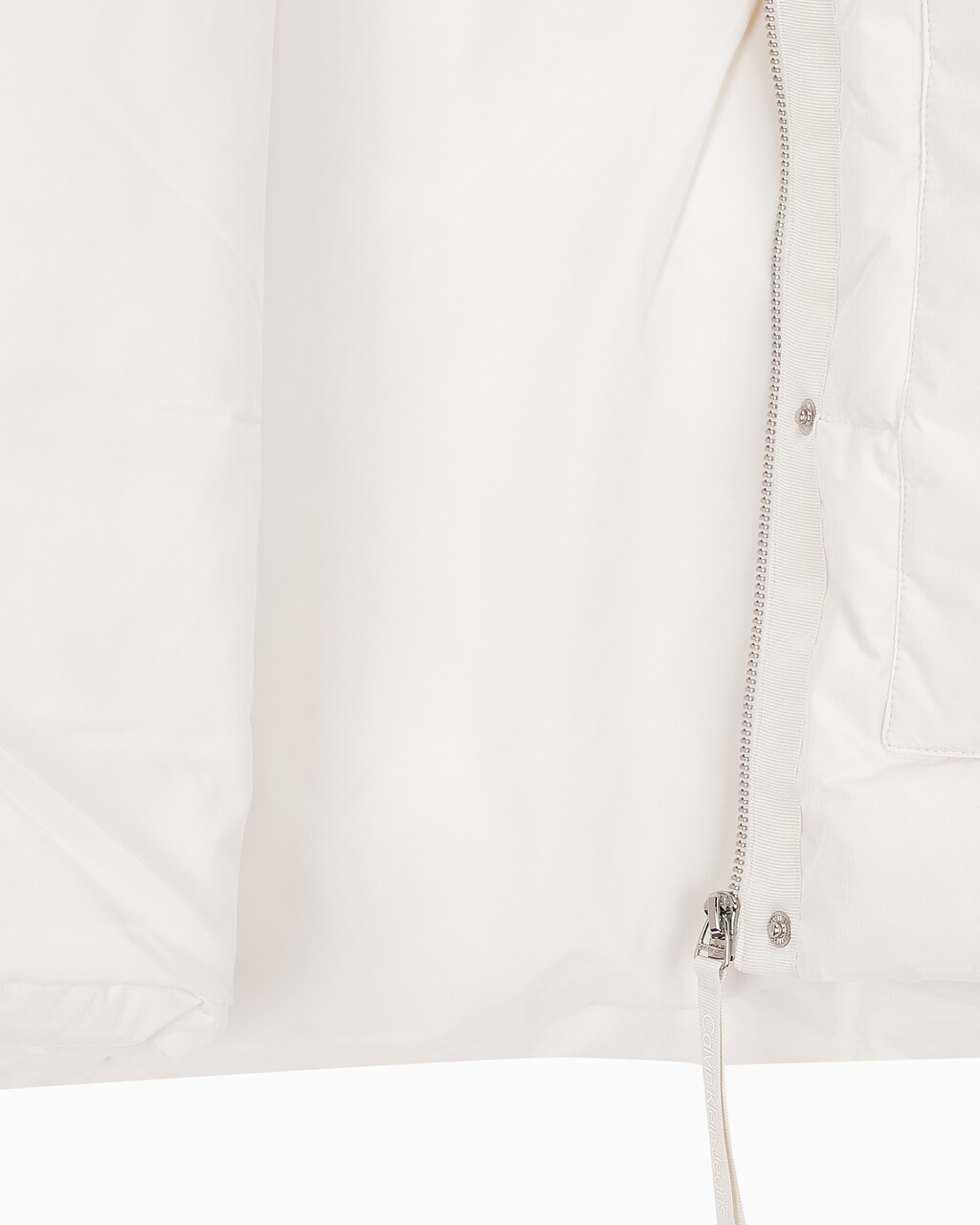 Buy 여성 숏 렝스 스탠드 카라 푸퍼 다운 재킷 in color WHITE