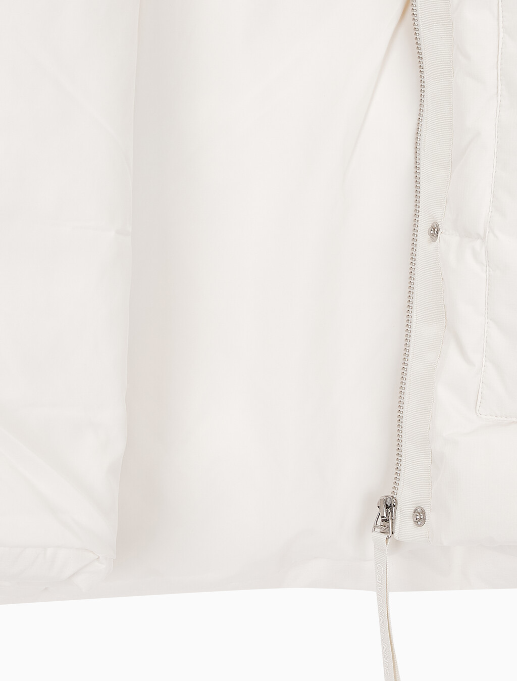 Buy 여성 숏 렝스 스탠드 카라 푸퍼 다운 재킷 in color WHITE