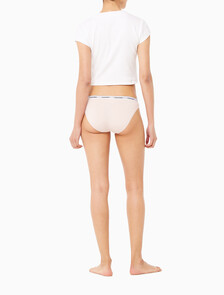 Buy 여성 모던로고 로우라이즈 비키니 in color NYMPHS THIGH