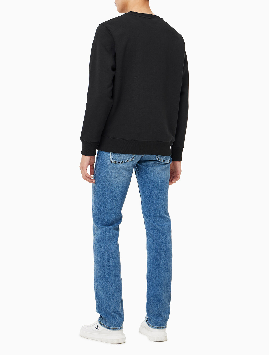 Buy 남성 레귤러핏 인스티튜셔널 로고 기모 스웻셔츠 in color CK BLACK
