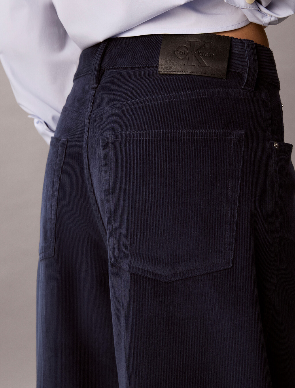 Buy 여성 코듀로이 와이드 레그 팬츠 in color DARK SAPPHIRE