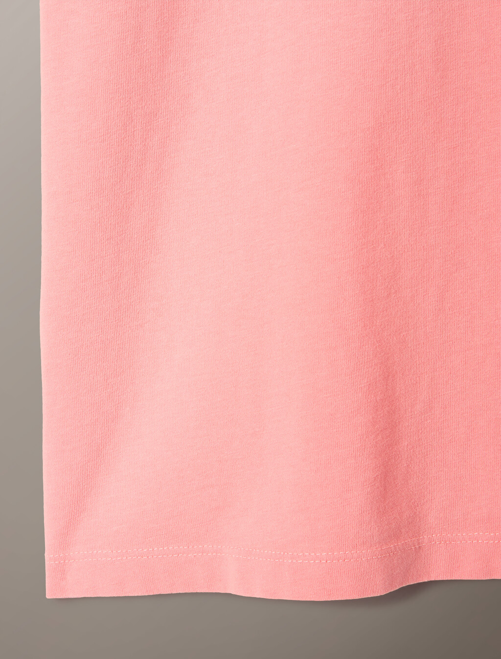 Buy 여성 애시드워시 히어로 모노로고 티 in color Light Red