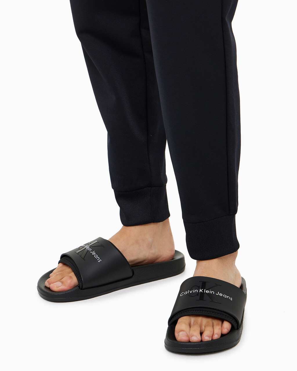 Buy 여성 노리치 슬리퍼 YW00585 in color BLACK