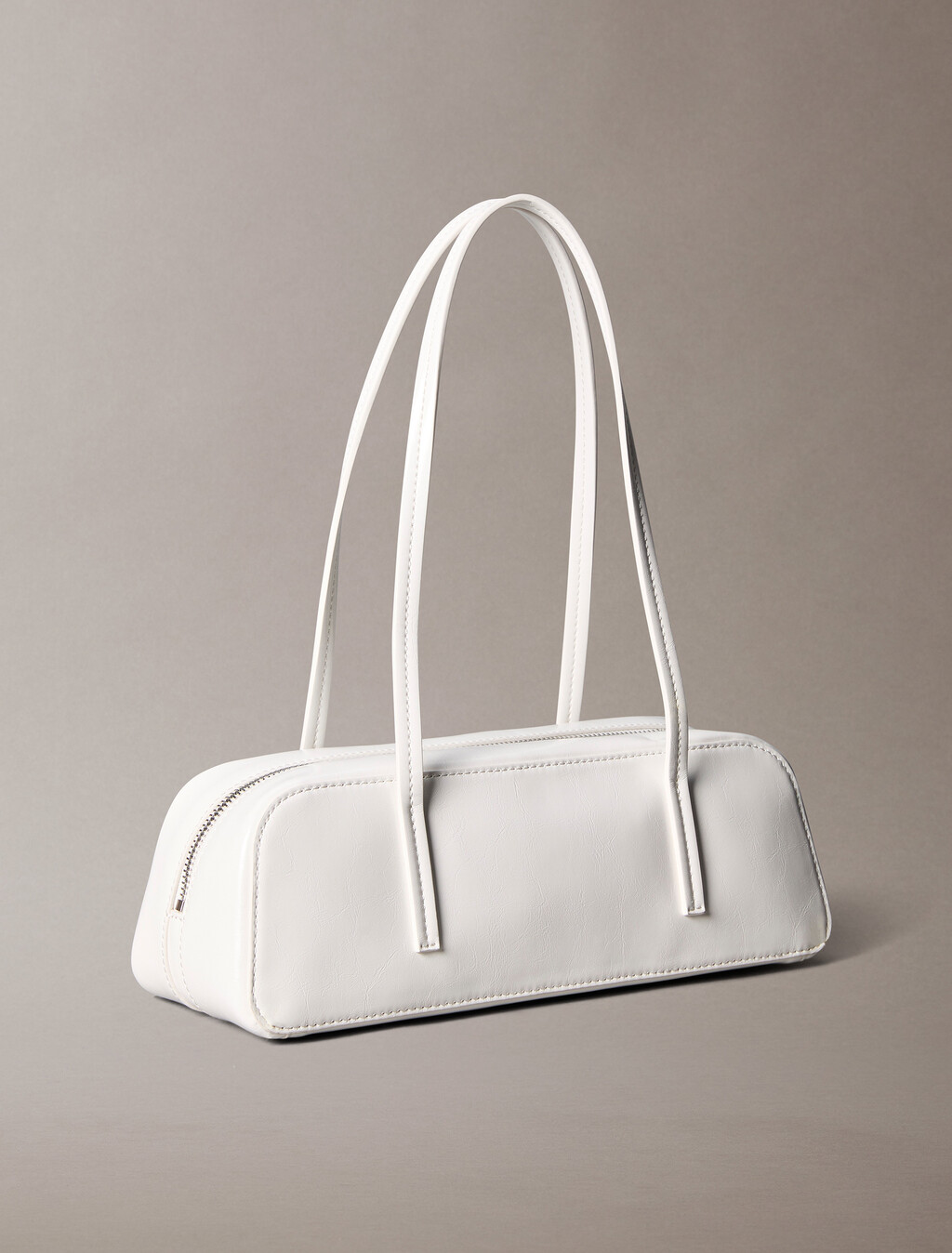 Buy 여성 엠보스드 로고 포일 글로시 발레토 백 in color White Alyssum