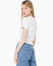 Buy 여성 로고 뱃지 크롭 반팔 티셔츠 in color BRIGHT WHITE