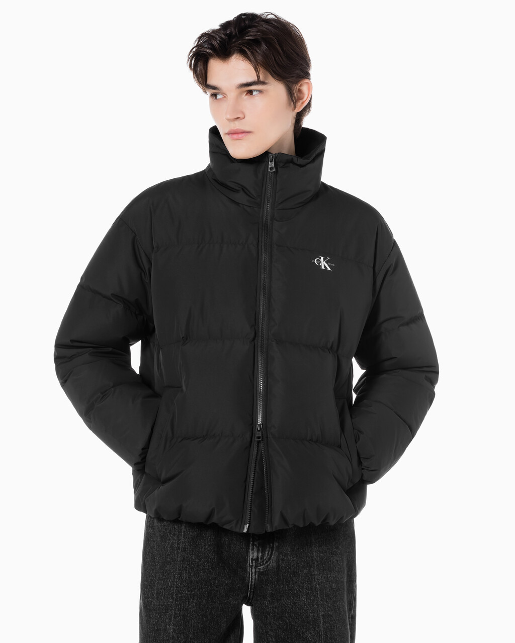 Buy 남녀공용 릴렉스 숏 다운 푸퍼 in color CK BLACK