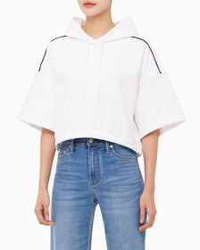 Buy 여성 로고 피핑 크롭 반팔 후디 in color BRIGHT WHITE