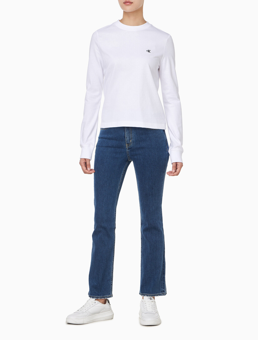 Buy 여성 L/S 아카이브 로고 크루넥 티셔츠 in color BRILLIANT WHITE