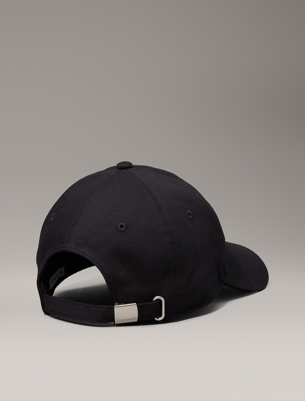 Buy 남녀공용 CKJ 프린트 레터링 로고 볼캡 in color BLACK