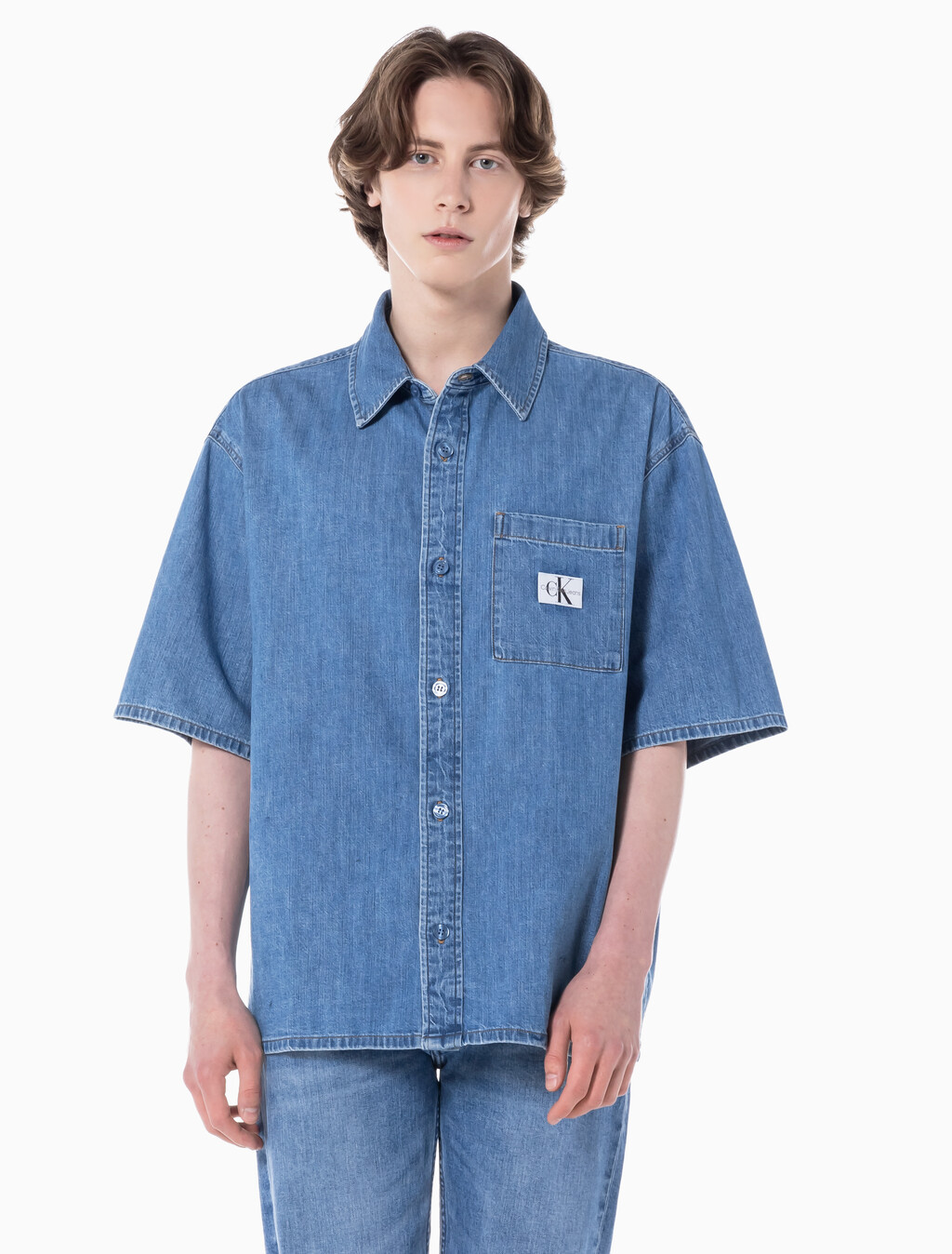 Buy 남성 캠프 반팔 데님 셔츠 in color MID BLUE BACK EMBRO
