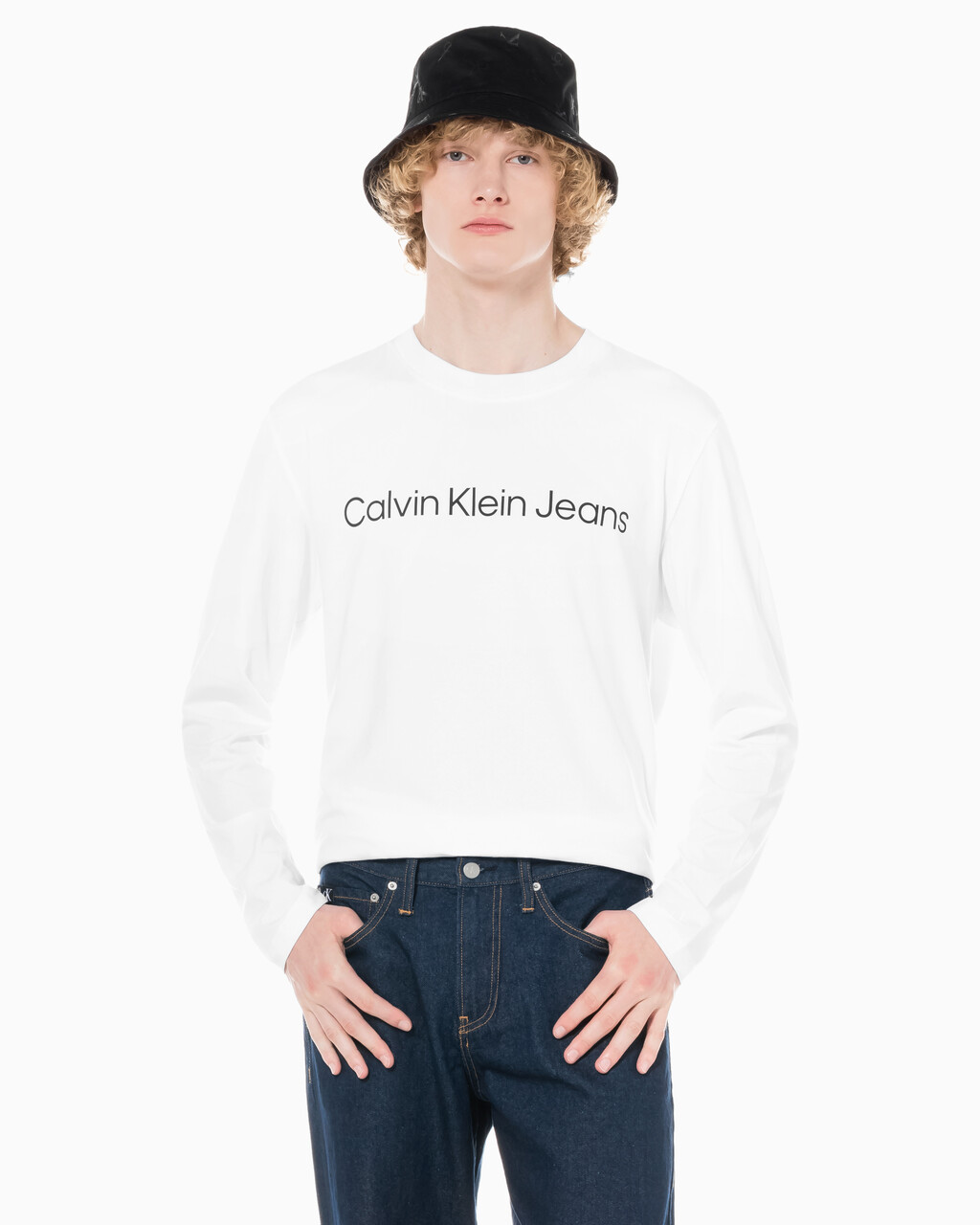 Buy 남성 레귤러핏 인스티튜셔널 긴팔 티셔츠 in color BRIGHT WHITE