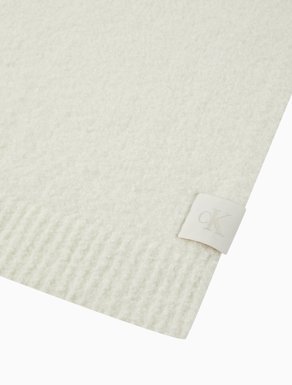 Buy 남녀공용 모노그램 패치 로고 부클 머플러 in color Ivory