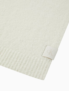 Buy 남녀공용 모노그램 패치 로고 부클 머플러 in color Ivory