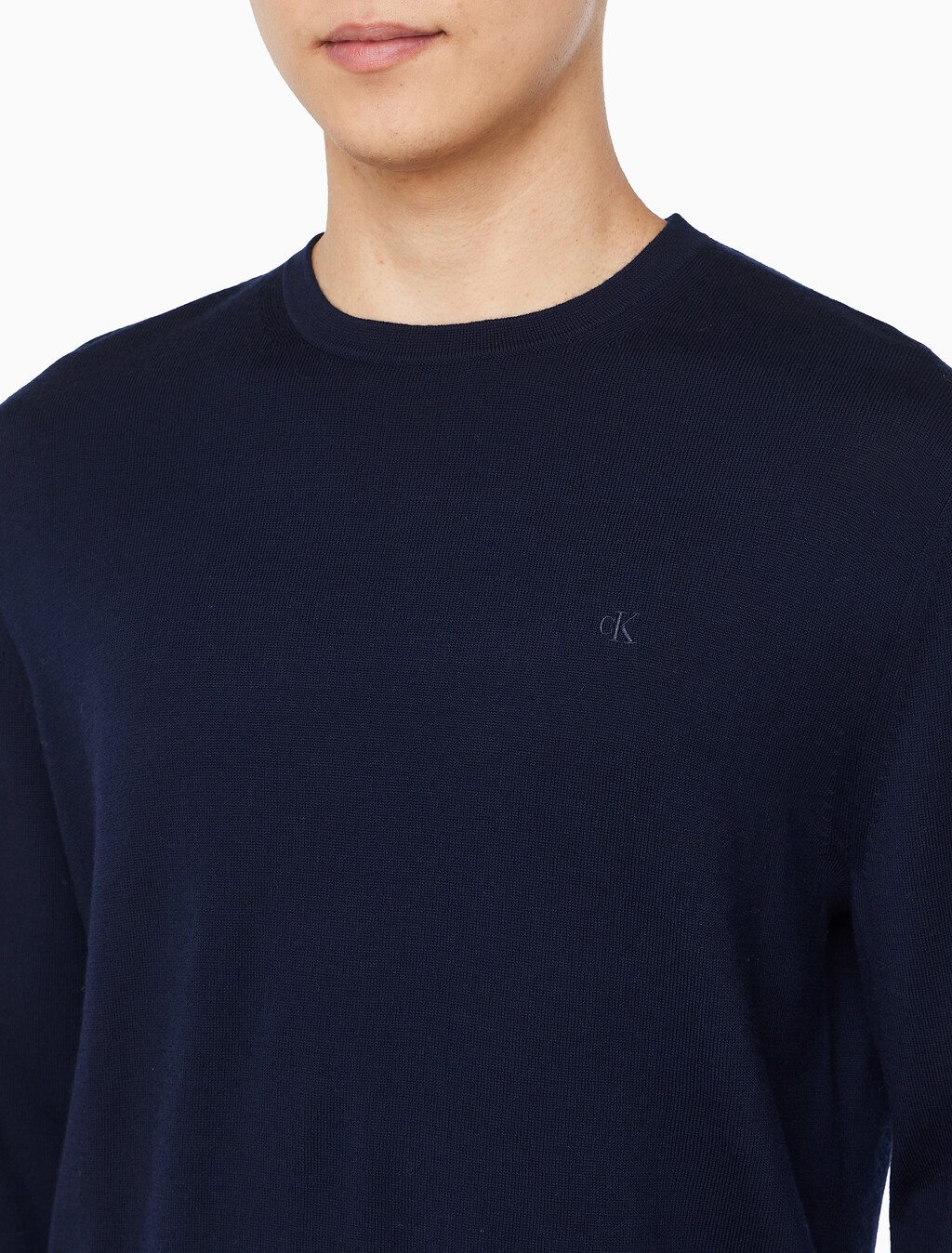 Buy 남성 메리노 울 크루넥 스웨터 in color DARK SAPPHIRE