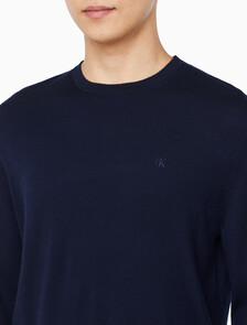 Buy 남성 메리노 울 크루넥 스웨터 in color DARK SAPPHIRE