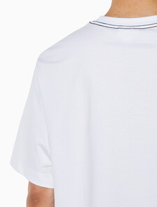 Buy 남성 릴렉스핏 탑스티치 패치 로고 반팔 티셔츠 in color BRIGHT WHITE
