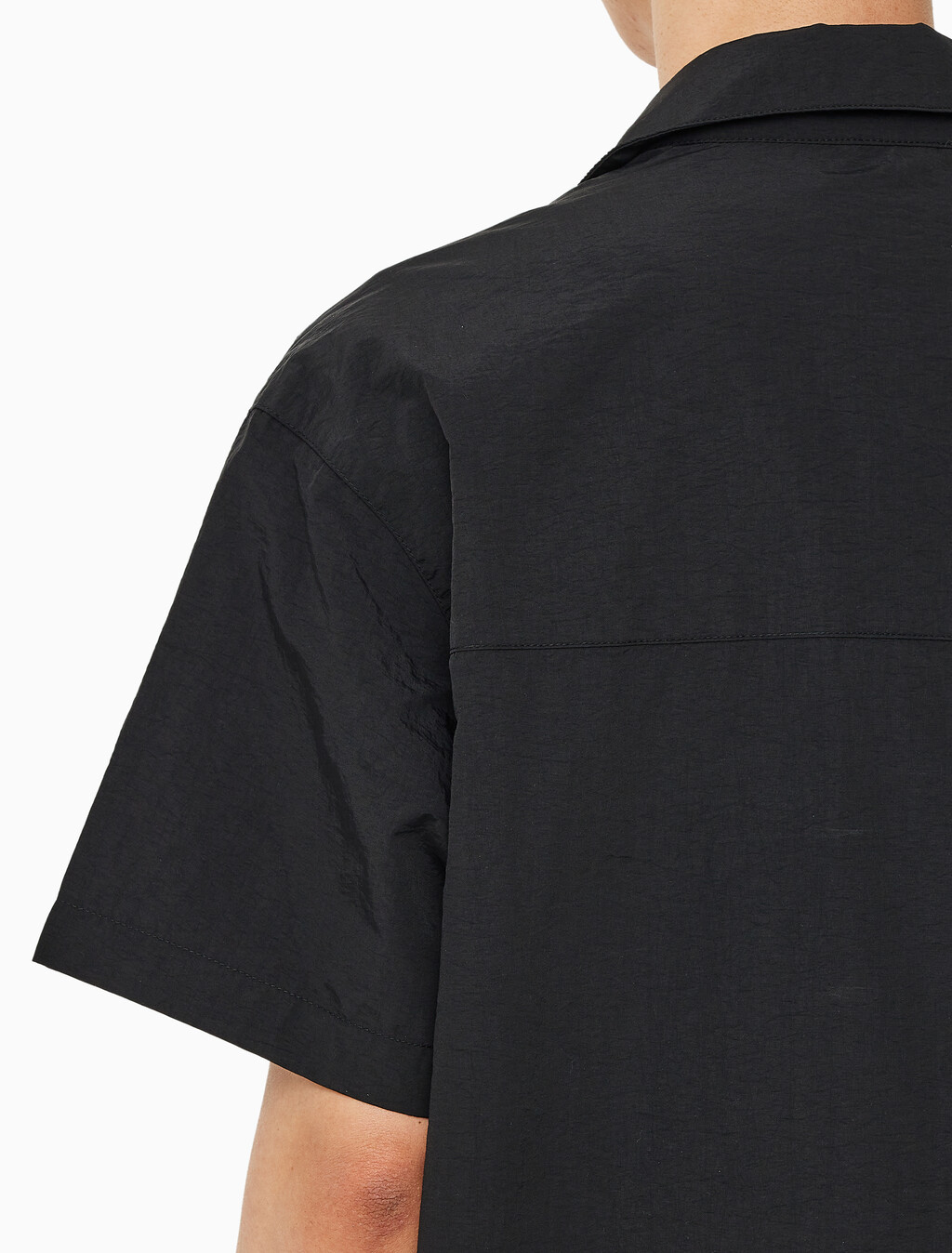 Buy 남성 릴렉스핏 반팔 셔츠 in color CK BLACK