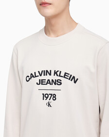 Buy 남성 커브 1978 로고 크루넥 스웨트셔츠 in color BLUR FLORAL_BLACK