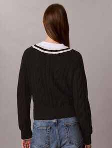 Buy 여성 케이블 브이넥 크롭 스웨터 in color BLACK