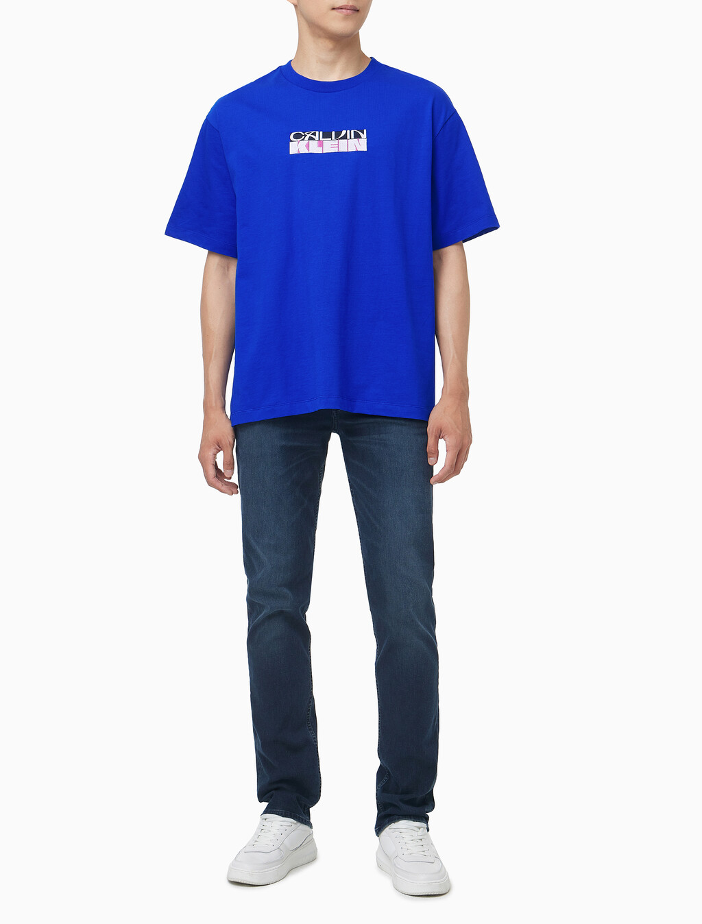 Buy 남성 릴렉스 핏 블락 그래픽 자수 반팔 티셔츠 in color blue