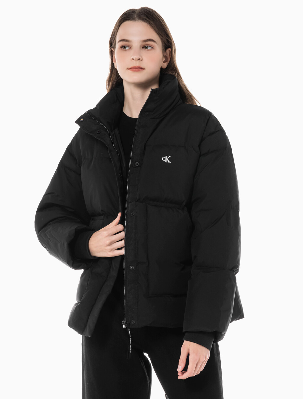 Buy 여성 숏 렝스 스탠드 카라 푸퍼 다운 재킷 in color CK BLACK