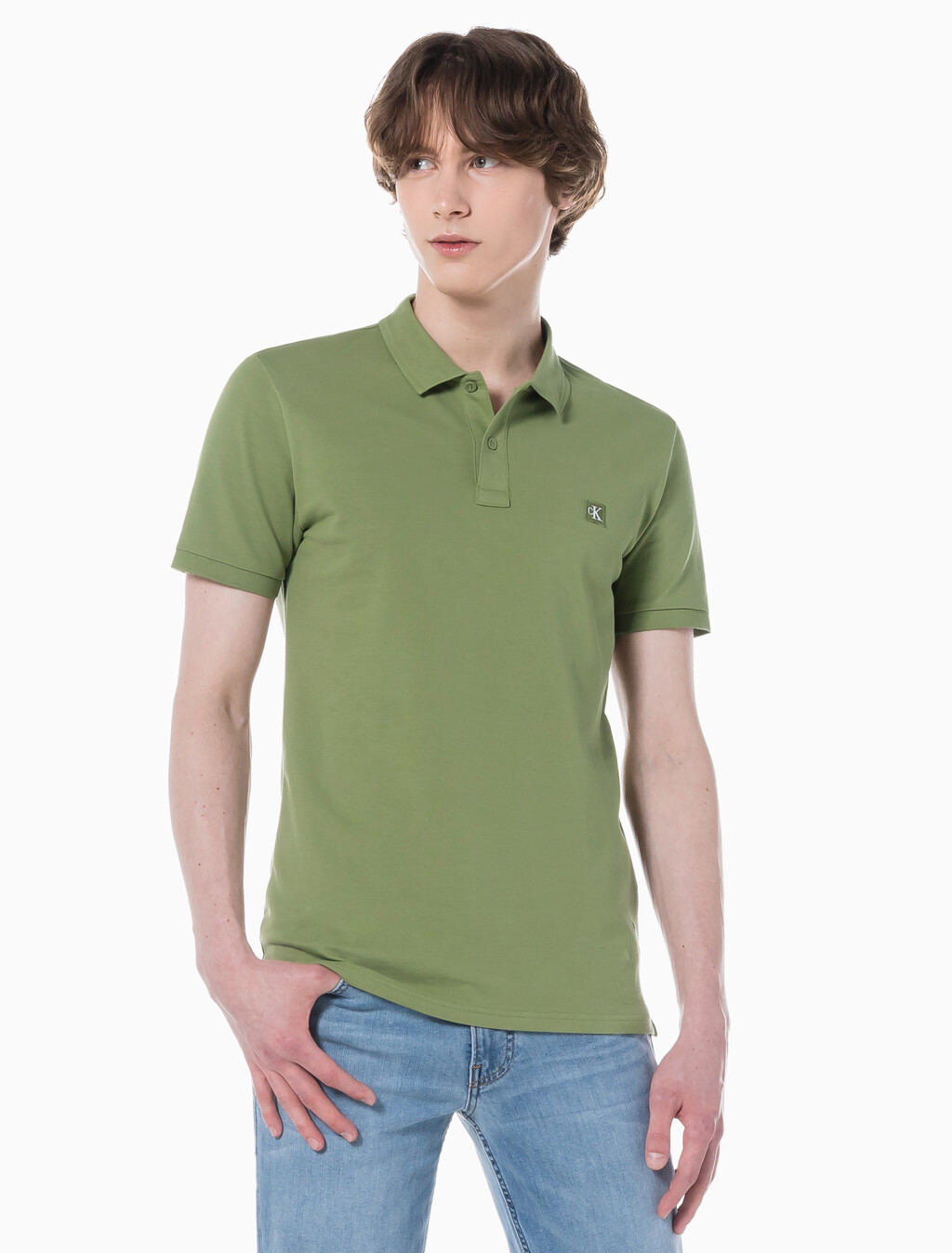 Buy 남성 슬림핏 CK 로고 뱃지  폴로 티셔츠 in color KHAKI