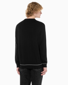 Buy 남성 에센셜 크루넥 스웨터 in color CK BLACK