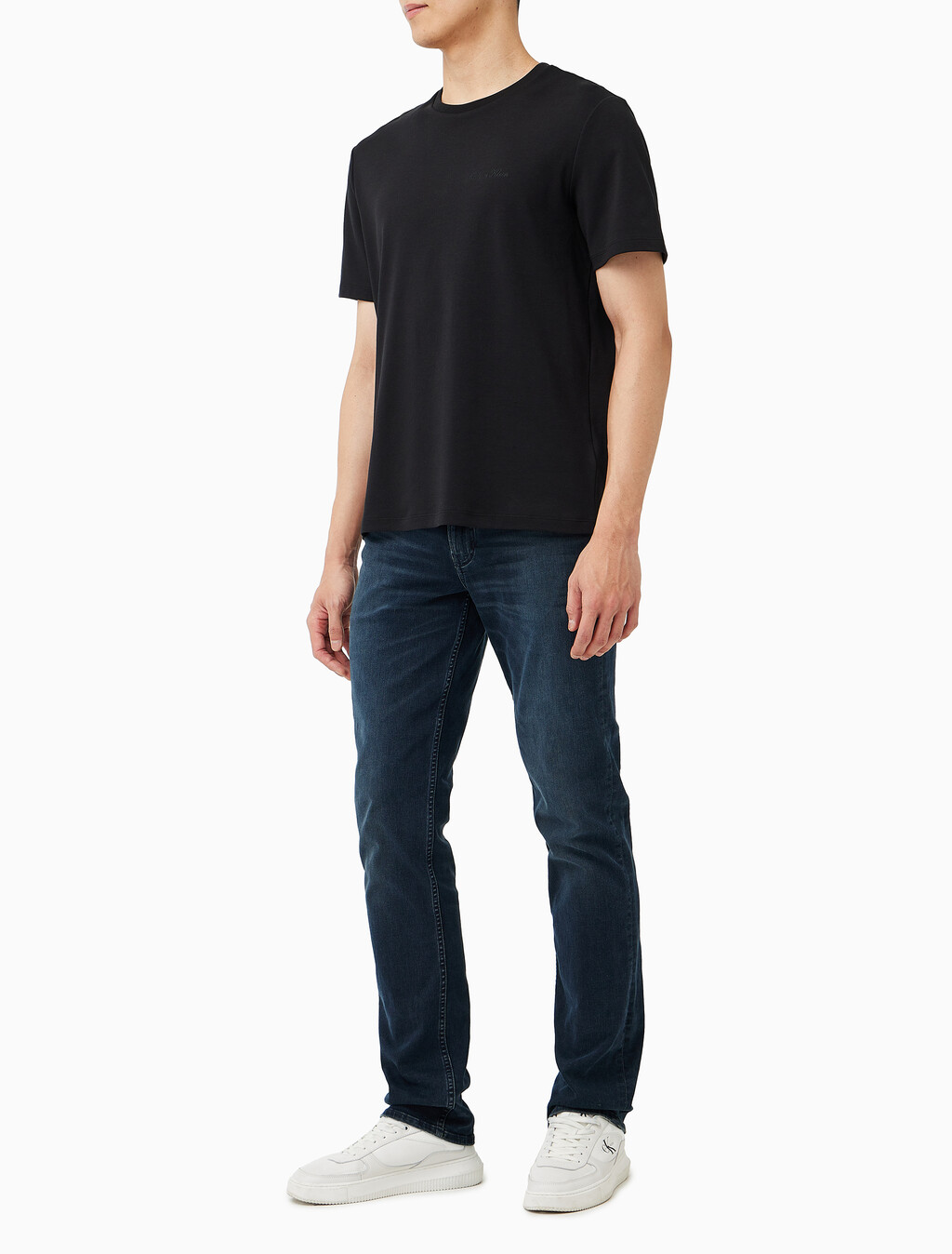 Buy 슬림핏 리퀴드 인터록 클래식 그래픽 티 in color BLACK