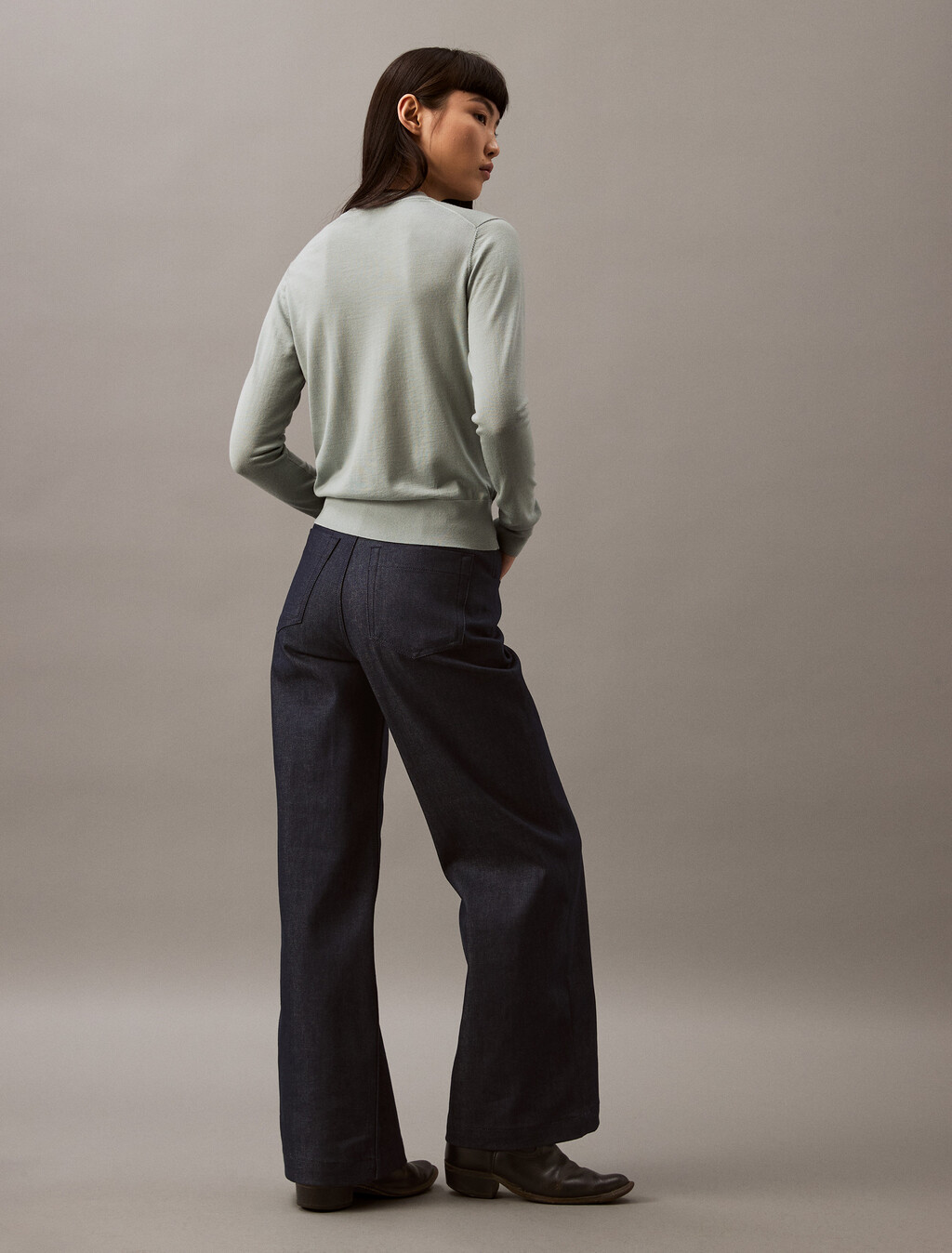 Buy 여성 롱슬리브 테크 메리노 울 크루넥 스웨터 in color KHAKI GREY