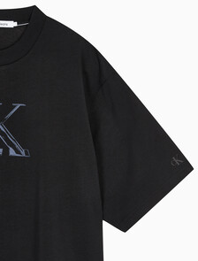 Buy 남성 릴렉스핏 스몰 로고 반팔 티셔츠 in color CK BLACK