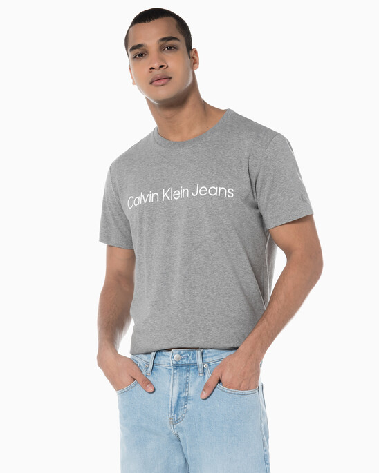 남성 레귤러핏 인스티튜셔널 로고 스트레치 반팔 티셔츠