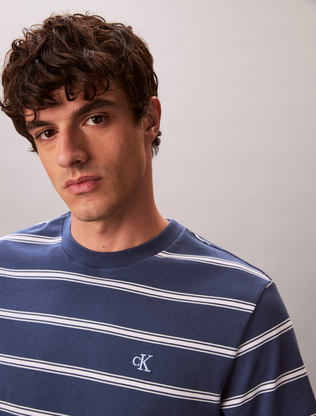 Buy 이지 스트라이프 크루넥 티 in color Dark Blue