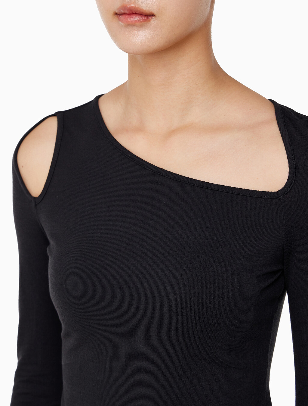 Buy 여성 컷 아웃 탑 in color CK BLACK