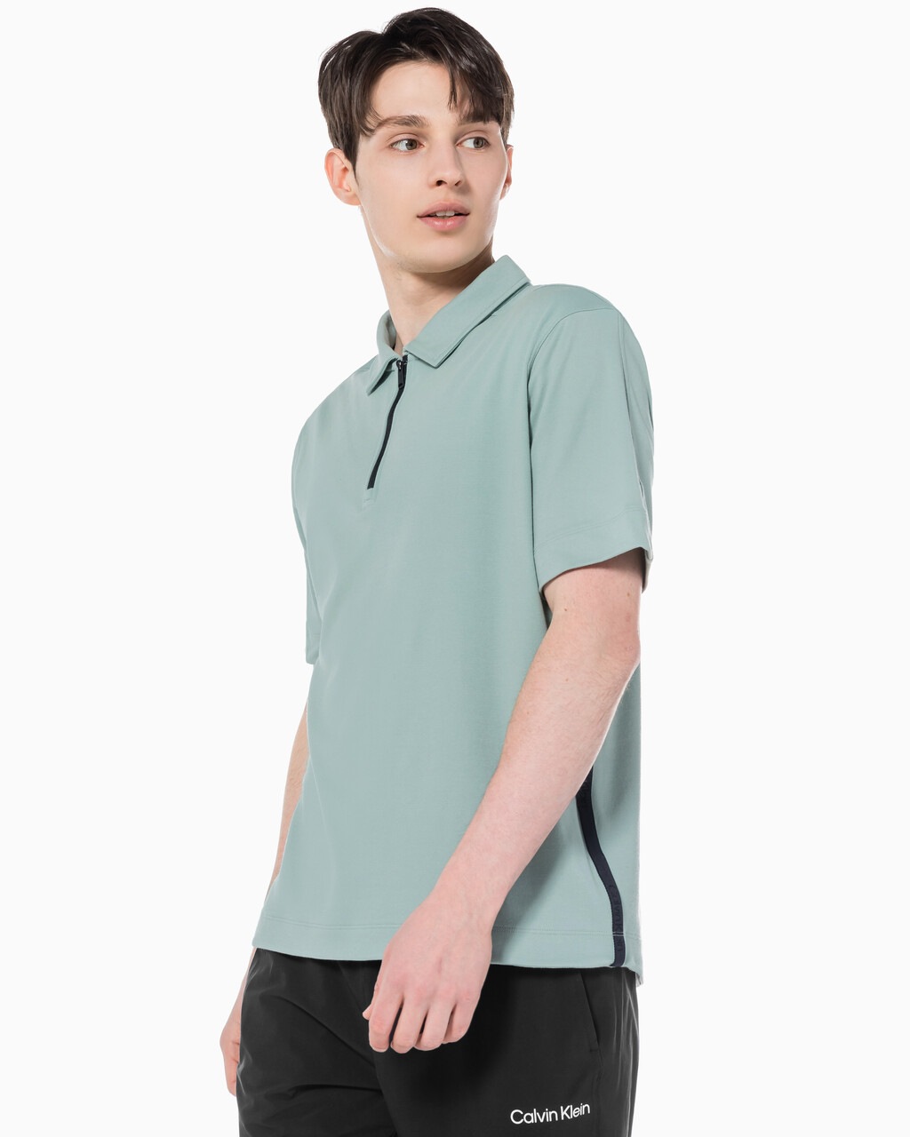 Buy 남성 리플렉티브 로고 레귤러 핏 기능성 집업 폴로 티셔츠 in color GREEN MILIEU