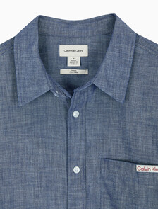 Buy 챔브레이 클래식 셔츠 in color Deep Indigo Blue