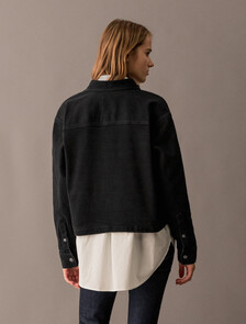 Buy 여성 크롭 대드 데님 셔츠 in color WASHED BLACK LOGO LACE