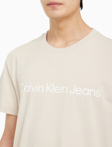 Buy 남성 레귤러핏 인스티튜셔널 로고 스트레치 반팔 티셔츠  in color CLASSIC BEIGE