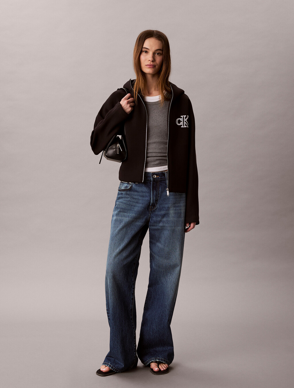 Buy 여성 숏 후디드 스쿠바 자켓 in color BLACK