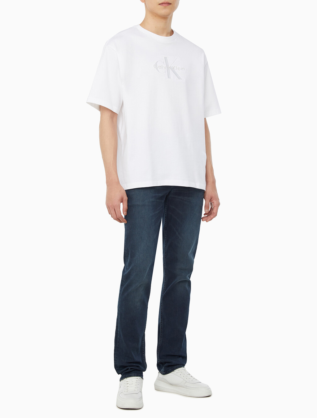 Buy 남성 릴렉스핏 히어로 모노그램 로고 반팔 티셔츠 in color BRILLIANT WHITE
