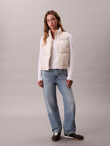 Buy 여성 글로시 다운 크롭 베스트 in color CHALK