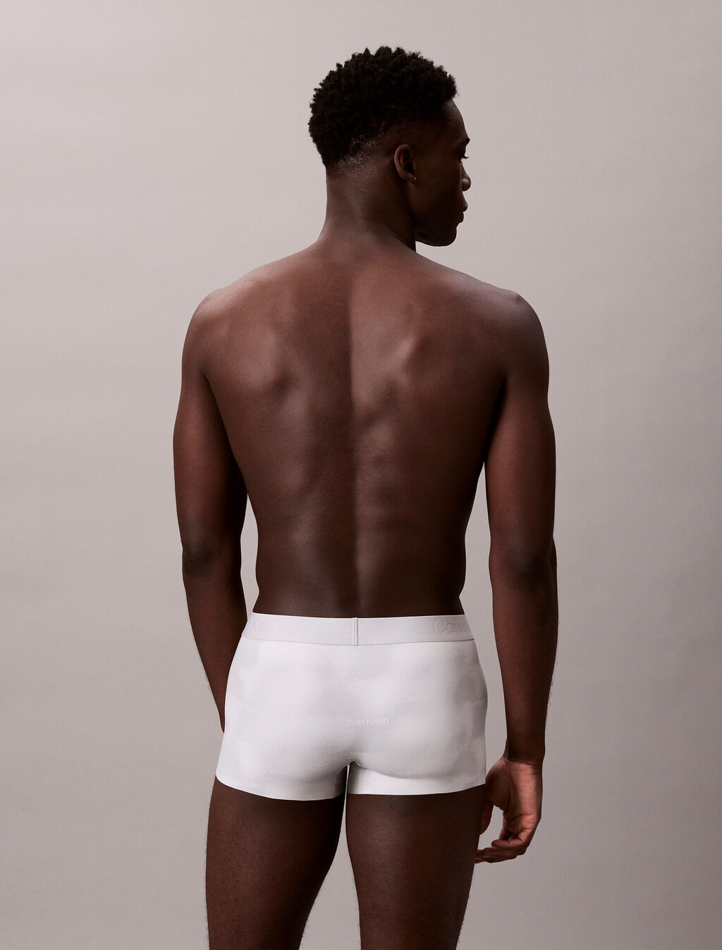 Buy 남성 CK 블랙 프린트 로우 라이즈 트렁크 in color Light grey