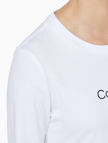 Buy 여성 L/S 스탠다드 로고 슬림 크루넥 티셔츠 in color BRILLIANT WHITE