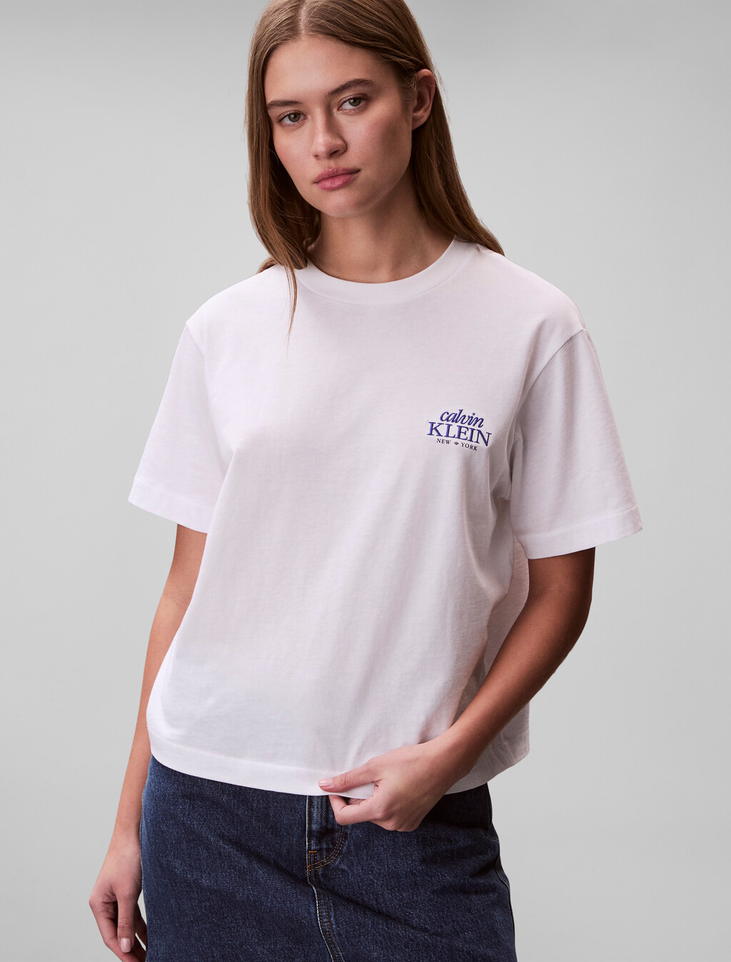 Buy 여성 박시 그래픽 티셔츠 in color BRIGHT WHITE