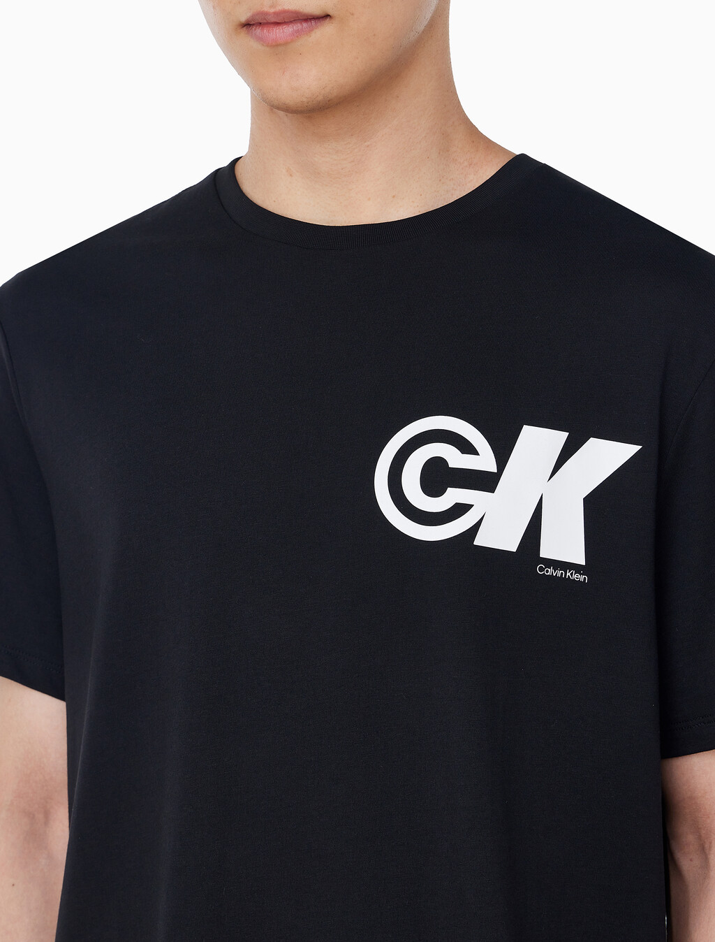 Buy 남성 이지핏 CK 스포츠 로고 그래픽 반팔 티셔츠 in color BLACK